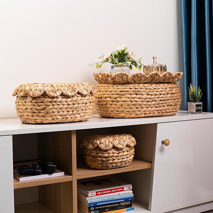 Set of 3 Wicker Storage Baskets with Lid - Decorative Handwoven Rattan Baskets for Organizing, Small Hyacinth Storage Boxes with Scalloped Edges, Natural Woven Storage Bins with Lids (Water Hyacinth)